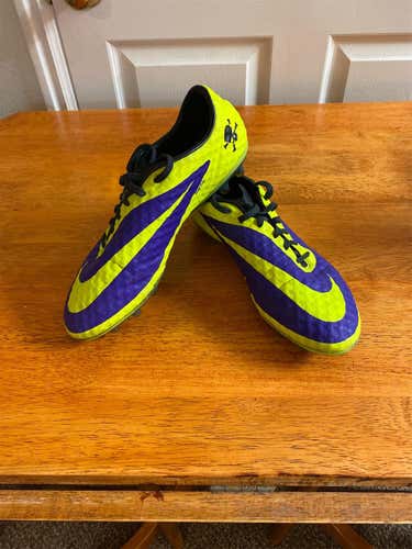 Used Size 9.5 (Women's 10.5) Nike Hypervenom Phantom Cleats