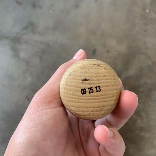 Used Louisville Slugger Wood Bat (-3) 30 oz 33" Bat