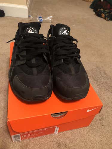 Black Nike Air Huarache Size 9.5 Mens