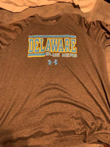 Gray Men's XL Under Armour Shirt