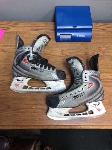 Used Bauer Vapor XXXX Regular Width  Size 6.5  Sr Hockey Skates