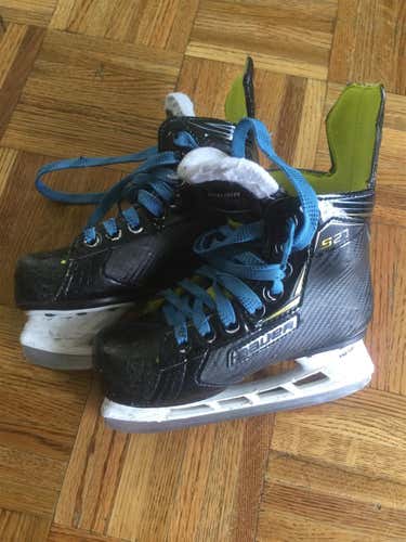 Used Bauer Supreme S27 Regular Width Size 12.5 Hockey Skates
