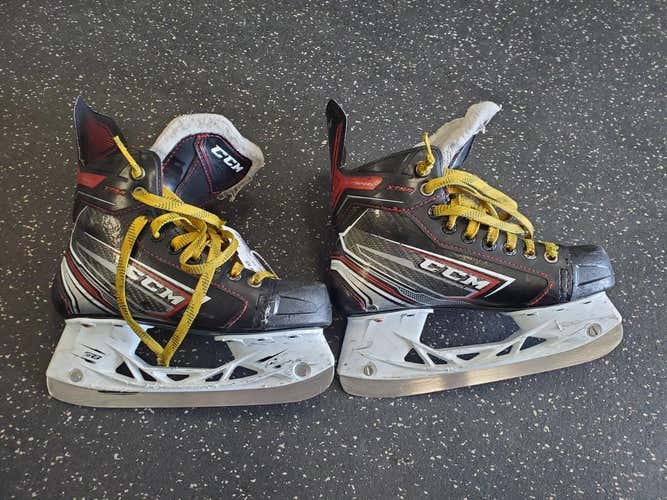 Used Ccm Xtra Junior 03.5 Ice Skates Ice Hockey Skates