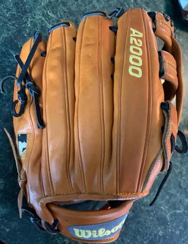 Used Wilson RHT A2000 1799 Baseball Glove 12.75"