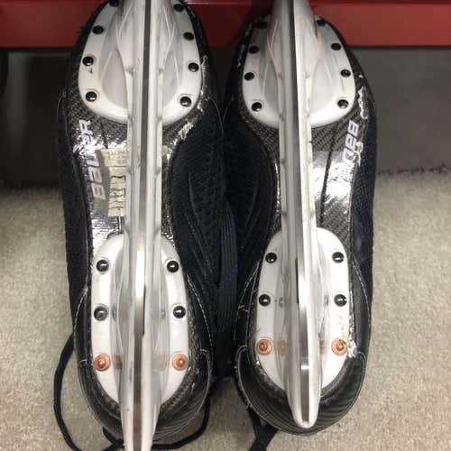 Used Bauer Flexlite 4.0 Regular Width  Size 9.5 Hockey Skates
