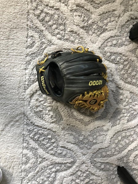 Used Wilson Infield Right Hand Throw A2000 Baseball Glove 11.25"