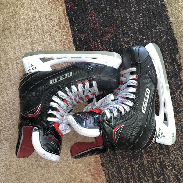 Used Bauer Vapor X700 Regular Width Pro Stock Size 8.5 Hockey Skates