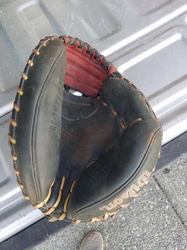 Used Kid Pitch (9YO-13YO) Wilson Right Hand Throw A2000 Catcher's Glove 32.5"