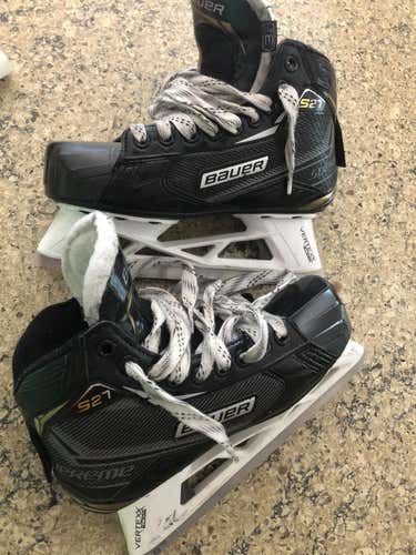 Junior Used Bauer Supreme S27 Hockey Goalie Skates Regular Width Skate size 3.5