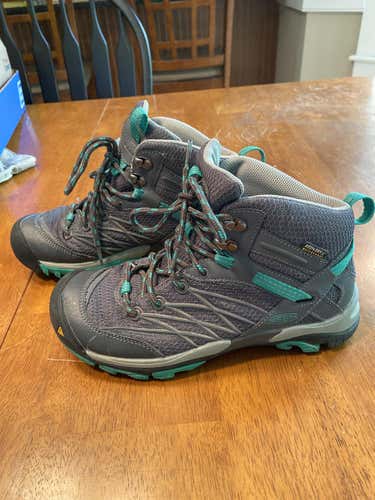 Keen Hiking Boots Women’s 6.5