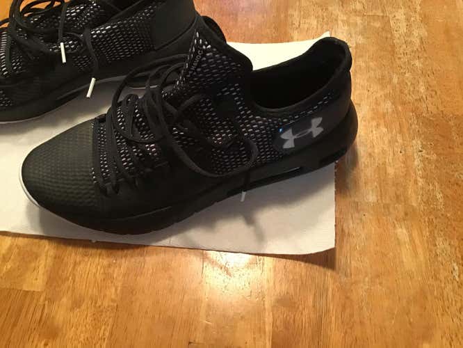 New Adult Size 11.5 (Women's 12.5) Under Armour Shoes