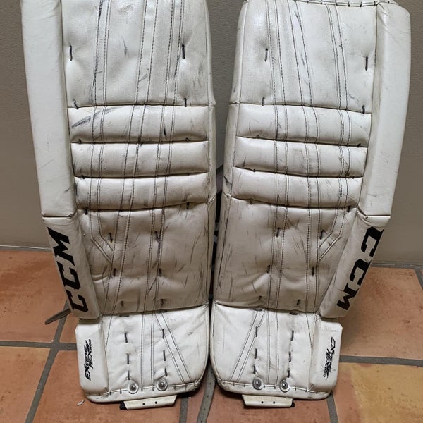 White Used 31" CCM Extreme Flex 860 Goalie Leg Pads