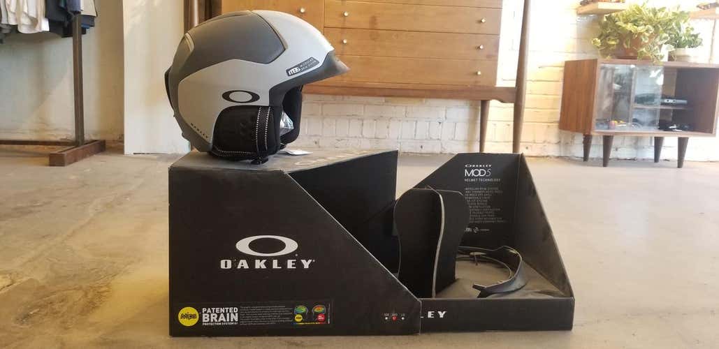 New Medium Oakley Helmet