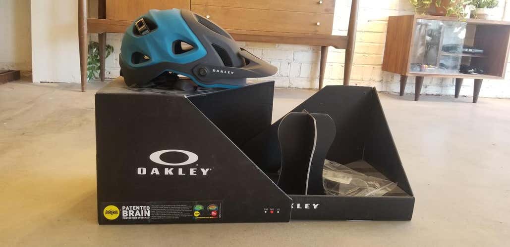 New Medium Oakley Bike Helmet