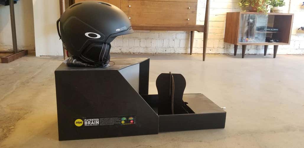 New Medium Oakley Helmet