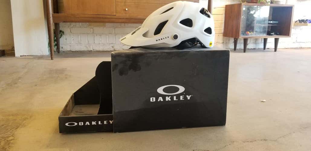 New Medium Oakley Bike Helmet