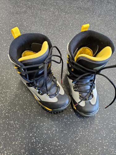 Used Airwalk Snowboard Boots Senior 8 Snowboard Mens Boots