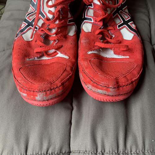 Used Asics Cael V7.0 Red