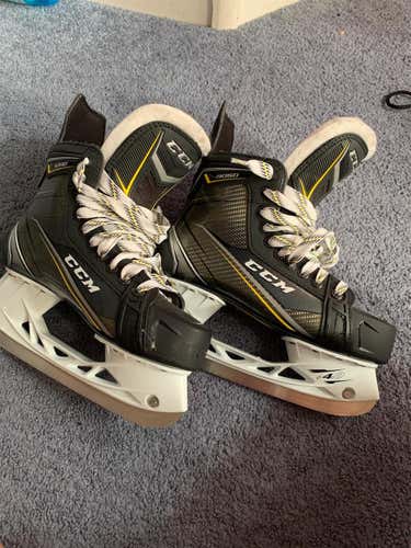 Used (ONCE)  CCM Tacks 9060 Regular Width Size 6.5 Hockey Skates