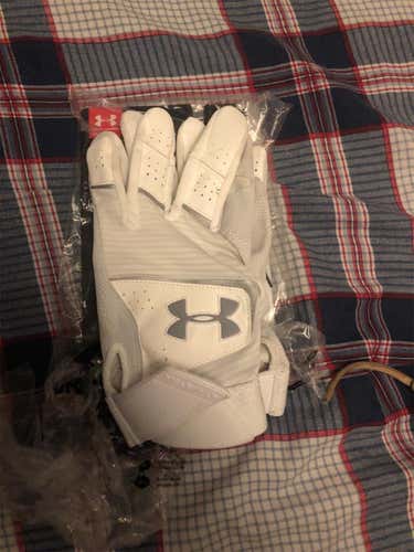 White New Large Under Armour Batting Gloves