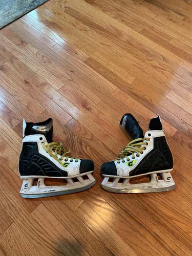 Used Graf Supra 370s Regular Width Size 10 Hockey Skates