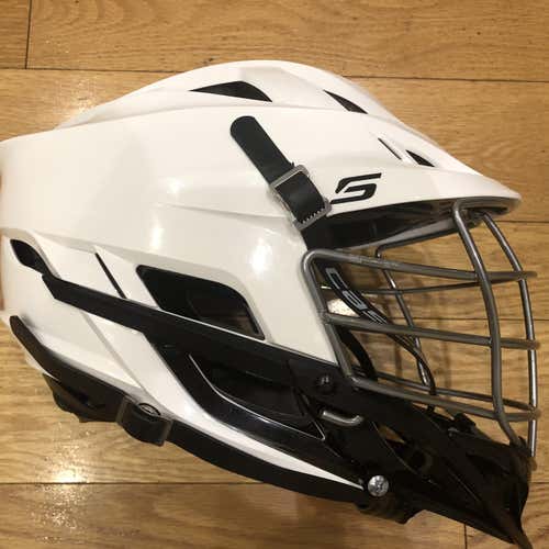 Lightly Used Cascade S. Chrome Cage, Black Chin, Jaw & Strap. Goalie Screws Included