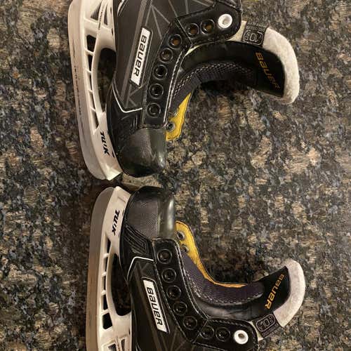 Used Bauer Supreme 160 Regular Width  Size 10.5 Hockey Skates