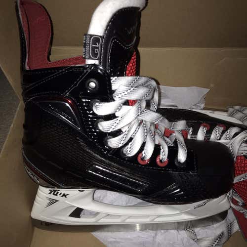 New Bauer Vapor X Velocity Regular Width Size 1 Hockey Skates