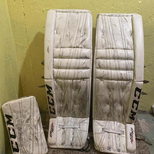 White Used 35"+2 Extreme Flex II Pro Pads And Blocker