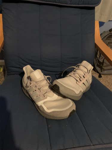 Ultra boost Size 11 (Women's 12)