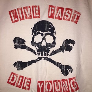 NEW CREAM COLORED  OLD STOCK MEDIUM LIVE FAST DIE YOUNG    T-Shirt