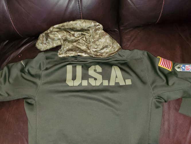 Small Nike Sweatshirt salute to service