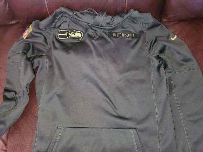 Small Nike Sweatshirt salute to service