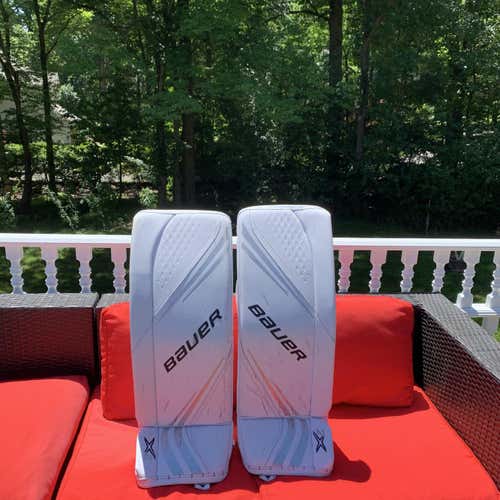 White Used 33" Bauer Vapor 2X  Goalie Leg Pads