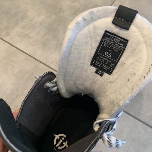 Used Reebok RibCor 30K Regular Width Size 9.5 Hockey Skates