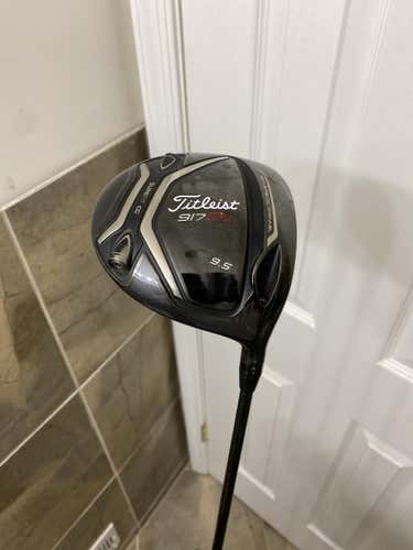 Used Men's Titleist Right Handed 917D2 Driver Stiff Flex 9.5 Loft