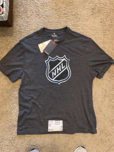 NHL Logo Men's XL Fanatics T-shirt