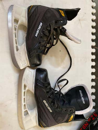 Used Bauer Supreme 140 Regular Width  Size 1 Hockey Skates
