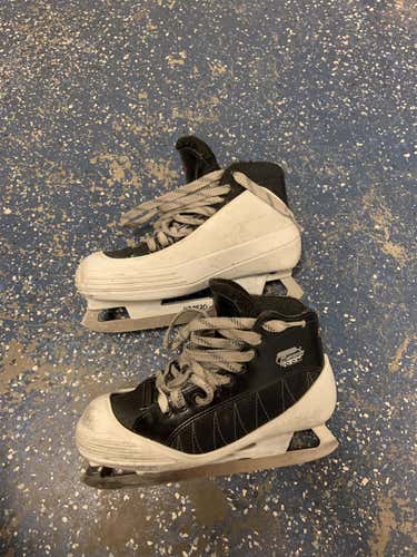 Used CCM 452 tacks Regular Width Size 5 Hockey Goalie Skates