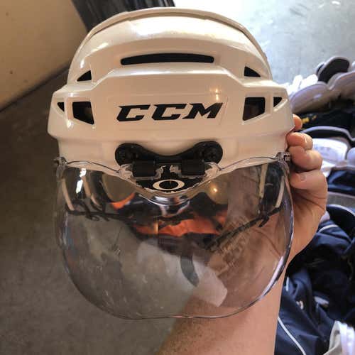White Used Medium CCM Vector V08 Pro Stock Fargo Force Helmet