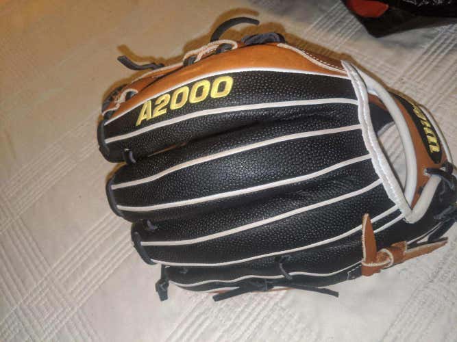 Right Hand Throw A2000 11.75" Baseball Glove