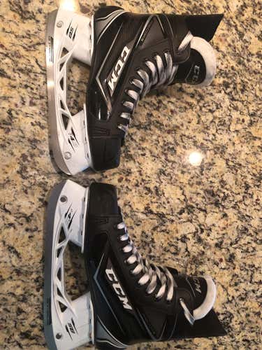 LIGHTLY USED CCM RIBCOR 74k 8.5 SKATES