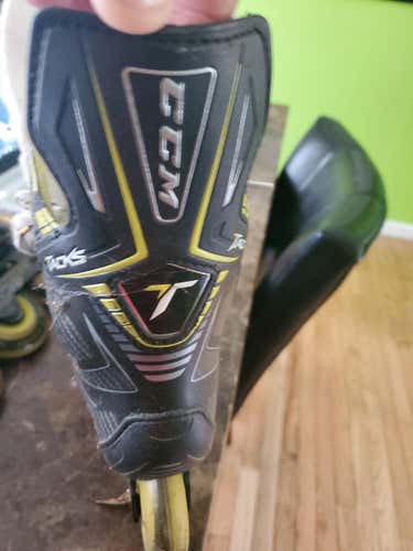 New Junior CCM Inline Skates Regular Width Size 5.5