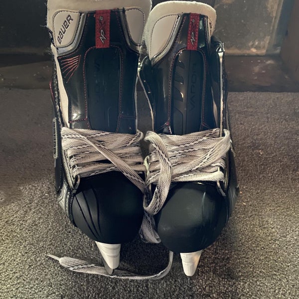 New Bauer Vapor APX2 Extra Wide Width Pro Stock Size 8.5 Hockey Skates