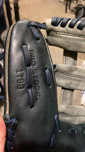 Black Used Outfield A2000 1799 12.5" Baseball Glove