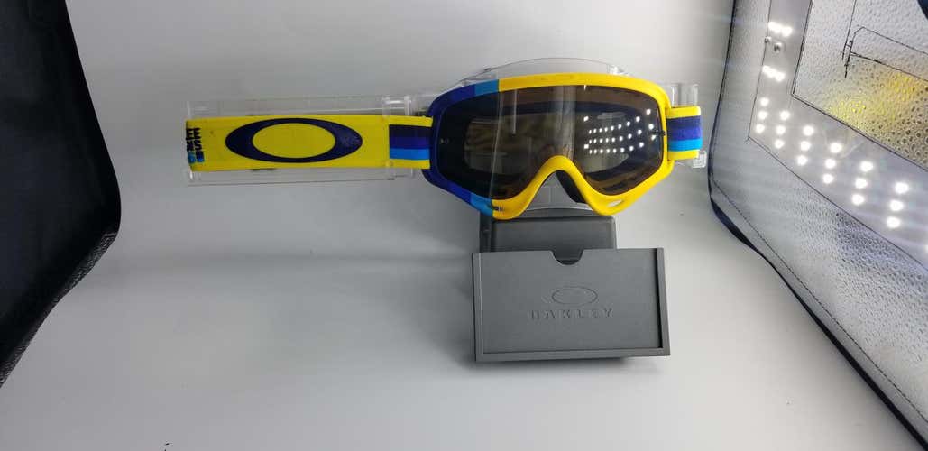 Oakley XS/Youth O-Frame MX Goggles