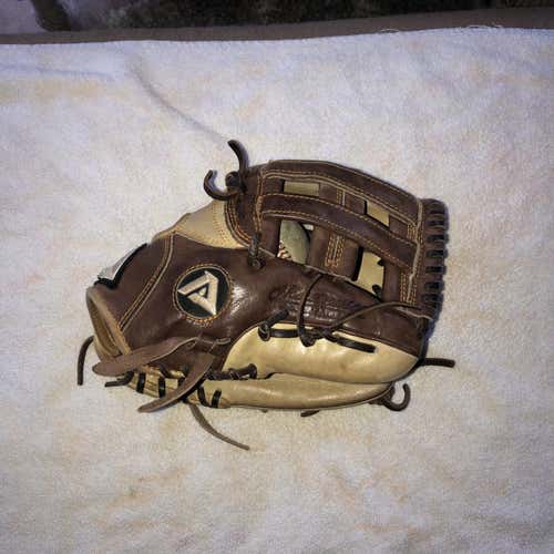 USED Akadema ABM11 11.50” Baseball Mitt