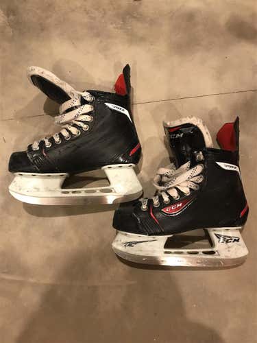 Used CCM RBZ 60 Size 2.5 Hockey Skates