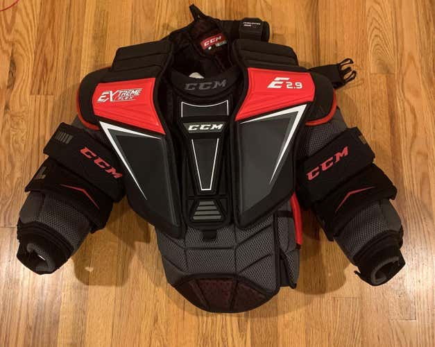 New Int Small CCM Extreme Flex Shield E2.9  Goalie Chest Protector