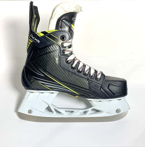 Lightly used CCM Tacks 4092 Hockey Skates Size 6 D